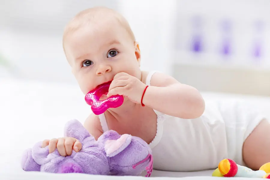 Dentizione e pappa: come affrontare questo cambiamento?