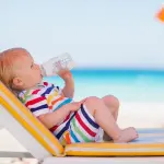 Con un Neonato al Mare: Come Organizzarsi e Cosa Portare