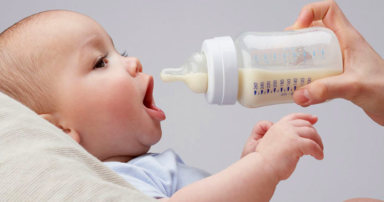Latte artificiale per neonato